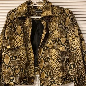 PRETTY LITTLE THING- cropped leopard jacket satin